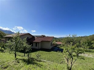 Villa in Vendita a Pontremoli