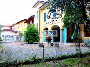 Villa in Vendita a Rovato Rovato