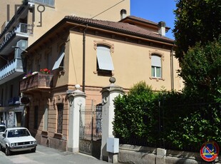 Villa singola in Via palestro, Acqui Terme, 15 locali, 5 bagni, 365 m²