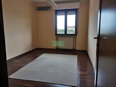 Appartamento in vendita a Lucca via Felino Sandei