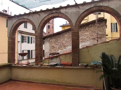 Appartamento con terrazzi, Lucca centro storico