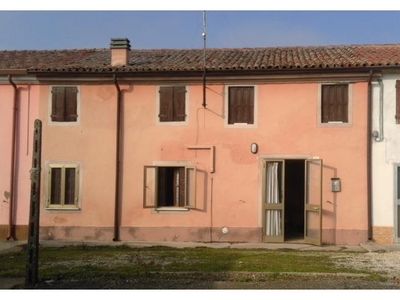 Rustico/Casale in vendita a Gazzo Veronese, Frazione Correzzo