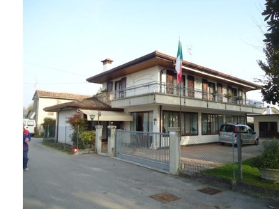 Villa in vendita a Portogruaro, Frazione Lugugnana