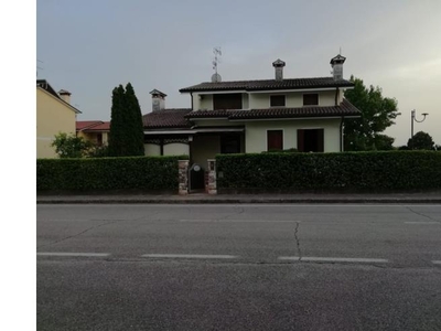 Casa indipendente in vendita a Vidor, Frazione Bosco