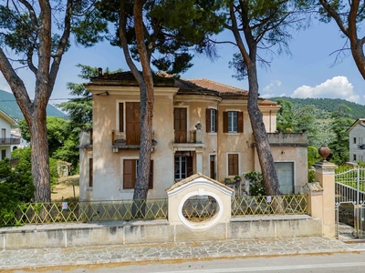 Villa in Via Corfinio a Raiano