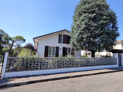 Villa con giardino a Piacenza