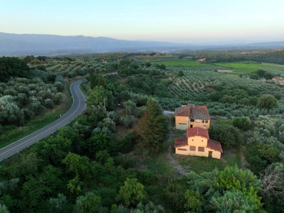 Villa in Via Monteriani in zona Centro a Cavriglia