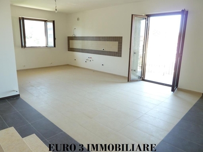 Appartamento a Civitella del Tronto, 5 locali, 2 bagni, garage, 100 m²
