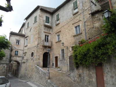 Appartamento in Via Mazzini, Civitella del Tronto, 6 locali, 2 bagni