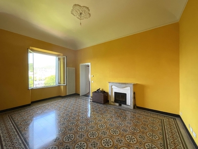 Appartamento in VIA URBANO RELLA, Savona, 6 locali, 2 bagni, 179 m²