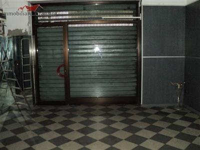Locale commerciale in Affitto a 400€