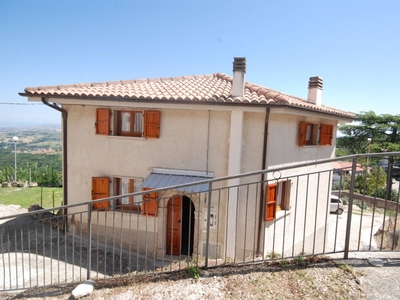 Casa indipendente a Civitella del Tronto, 7 locali, 2 bagni, arredato