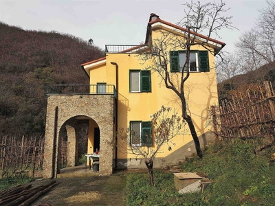 Casa indipendente ad Albisola Superiore, 4 locali, 2 bagni, 120 m²