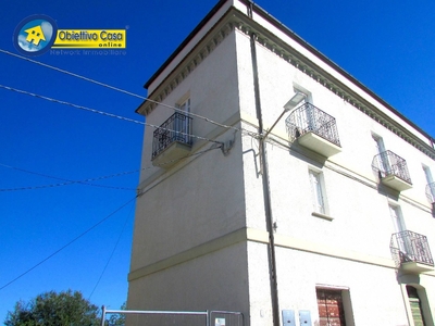 Casa indipendente in Via giorgio romani, Torricella Sicura, 12 locali