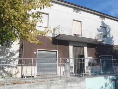 Casa indipendente in Via Roma, Torano Nuovo, 30 locali, 3 bagni