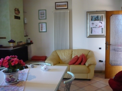 Casa indipendente in Via Vomano, Bellante, 12 locali, 5 bagni, con box