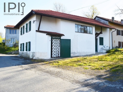 Casa semindipendente a Giusvalla, 8 locali, 1 bagno, giardino privato
