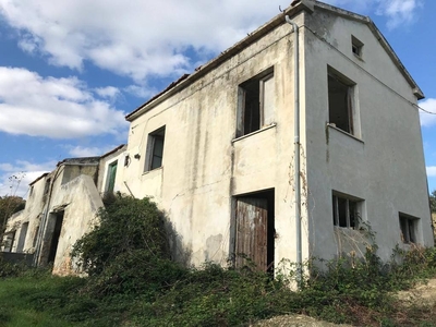 Rustico in Carosi, Civitella del Tronto, 4 locali, 1 bagno, 274 m²