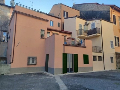 Trilocale in Via al Giardino, Loano, 1 bagno, con box, 58 m²