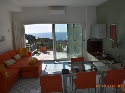 Villa a schiera in Viale Piemonte, Andora, 3 locali, 1 bagno, con box