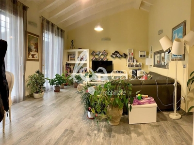 Villa a Tovo San Giacomo, 7 locali, 2 bagni, con box, arredato, 330 m²