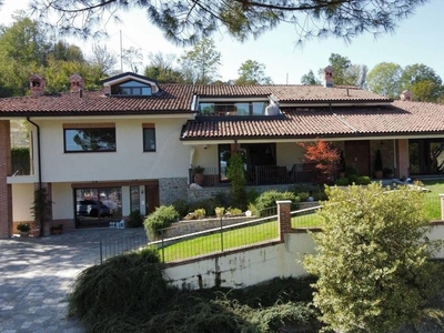 Villa di 920 mq in vendita Strada Bacona, 24, Alba, Cuneo, Piemonte