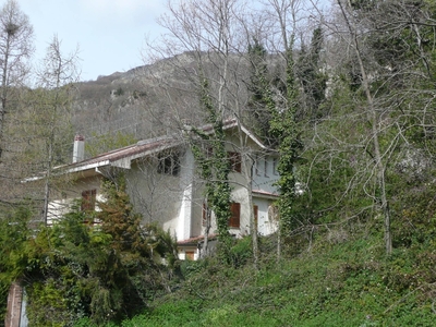 Villa in FORCA DI VALLE, Isola del Gran Sasso d'Italia, 10 locali