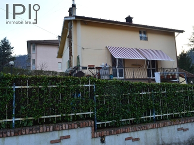 Villa in Via don spertino, Pontinvrea, 8 locali, 2 bagni, con box