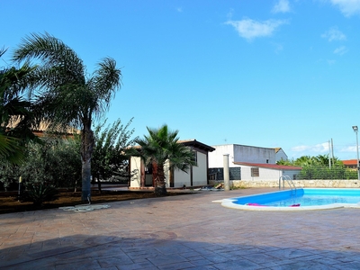 Villa 'Paradiso' con piscina privata, Wi-Fi e aria condizionata