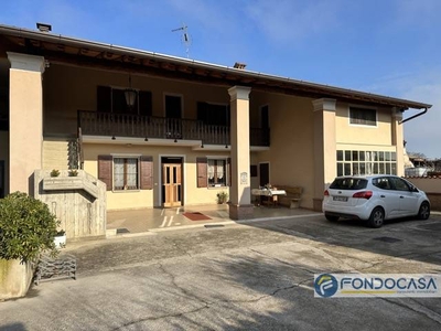 Villa con terrazzo a Rovato