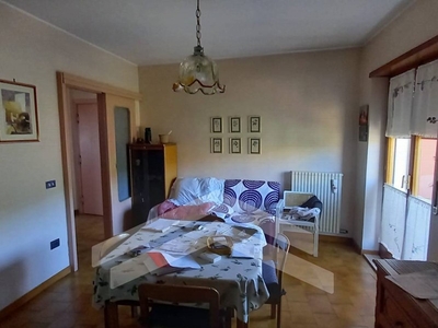 Appartamento in Vendita a Campobasso, zona Colle dell'Orso, 119'000€, 180 m²