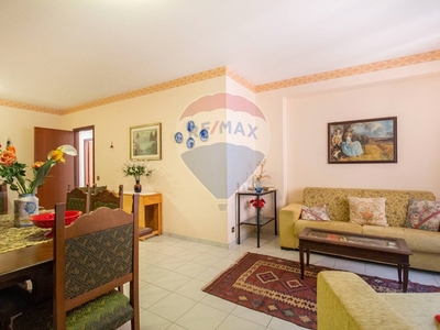 Appartamento in Vendita a Catania, zona San Giorgio, 120'000€, 129 m²