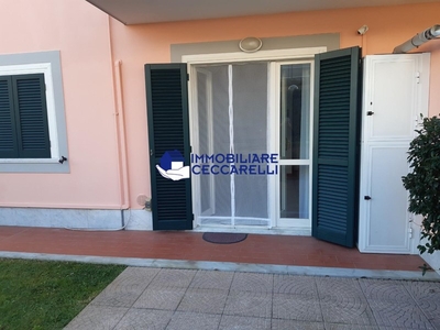 Appartamento in Vendita a Massa, zona Marina di Massa, 295'000€, 70 m², arredato, con Box