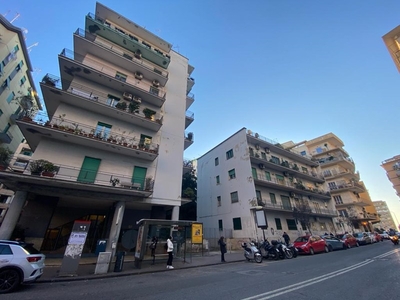 Appartamento in Vendita a Napoli, zona Vomero, 515'000€, 130 m²