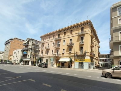 Appartamento in Vendita a Pescara, zona Centro, 130'000€, 130 m²