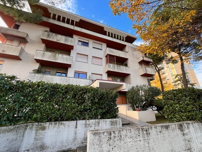 Appartamento in Vendita a Pordenone, zona Semicentro, 159'000€, 147 m²