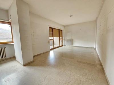 Appartamento in Vendita a Teramo, 150'000€, 160 m²