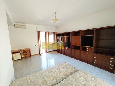 Appartamento in Vendita a Teramo, zona Via Cona, 109'000€, 140 m²