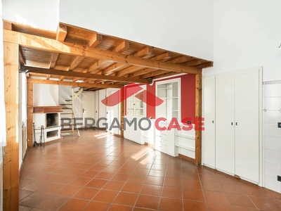 Bilocale in Vendita a Bergamo, zona S. Alessandro, 150'000€, 61 m²