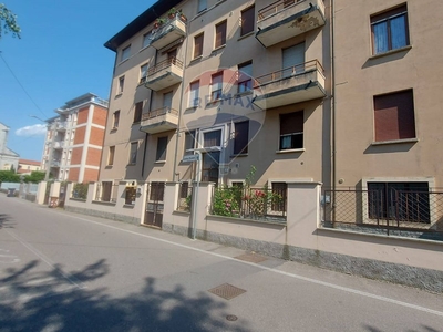 Bilocale in Vendita a Varese, zona Zona Borri/ospedali, 90'000€, 67 m²