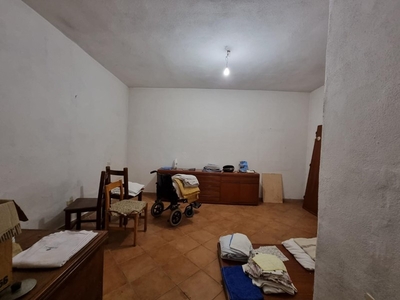 Casa Indipendente in Vendita a Arezzo, 250'000€, 200 m²