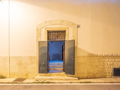Casa Indipendente in Vendita a Bari, zona S. Spirito, 425'000€, 235 m²