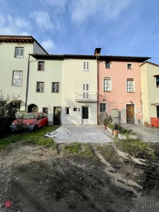 Casa indipendente in Vendita in Via del Ghiselli a Lucca