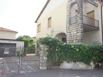 Casa indipendente in Vendita in Viale San Concordio a Lucca