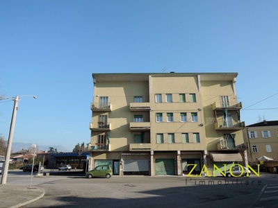 Immobile commerciale in Vendita a Gorizia, zona Montesanto, 40'000€, 60 m²