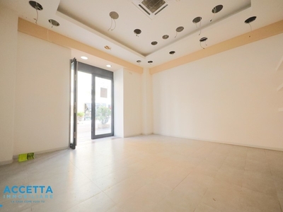 Immobile commerciale in Vendita a Taranto, zona Borgo, 350'000€, 88 m²