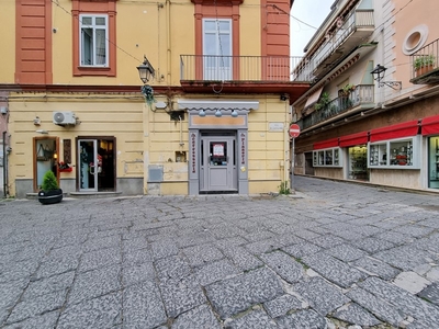Negozio in Affitto a Caserta, 1'600€, 130 m²
