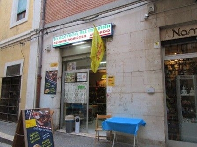Negozio/Locale commerciale in Vendita in Via Bruno a Foggia