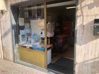 Negozio/Locale commerciale in Vendita in Via Carrobbio a Varese