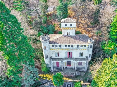 Palazzo di 937 m² in vendita Stresa, Italia